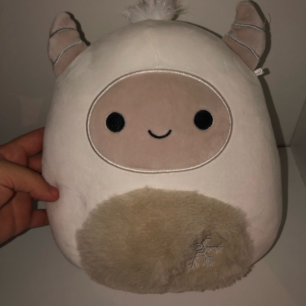 8” amleth squishmallow